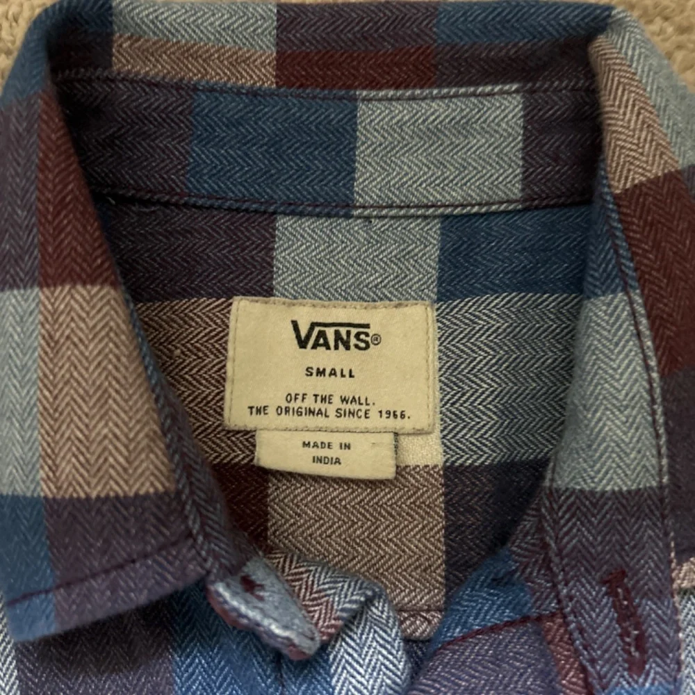 Vans Off The Wall Boys Small Blue Burgundy Plaid Flannel Button‎ Down Shirt